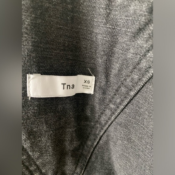 TNA Aritzia Black Denim Shortalls Size XS Adjustable Straps Pockets Summer - Picture 6 of 7